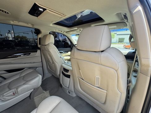 Used 2016 Cadillac Escalade Luxury AWD/4WD image 41