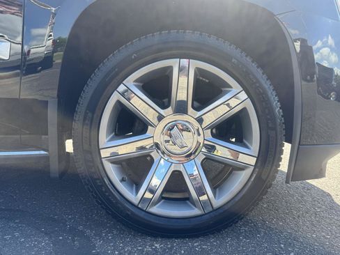 Used 2020 Cadillac Escalade ESV Luxury AWD/4WD image 9