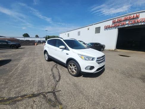 Used 2018 Ford Escape SE w/ SE Sync 3 Package AWD/4WD image 7
