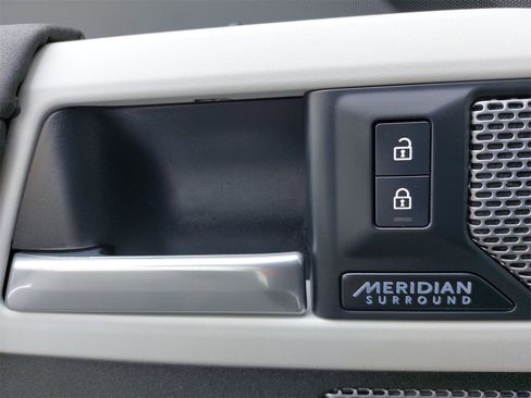 Used 2023 Land Rover Defender 110 X-Dynamic SE image 35