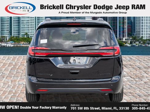 New 2026 Chrysler Pacifica Limited FWD image 6