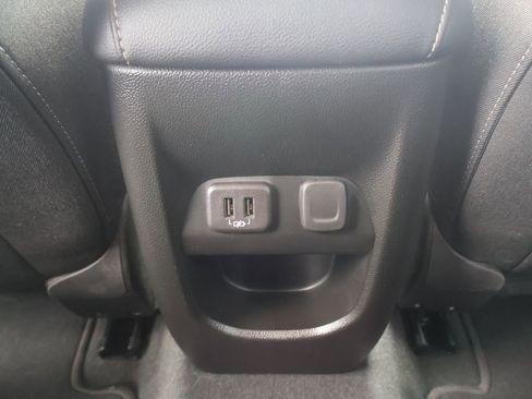 Used 2022 Chevrolet Colorado LT w/ LT Convenience Package image 26