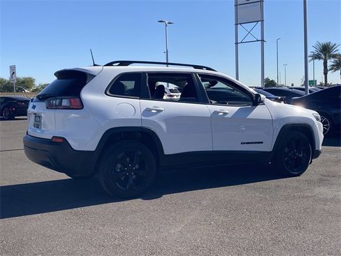 Used 2020 Jeep Cherokee Latitude Plus image 28