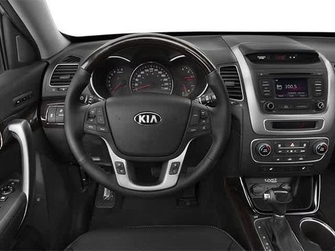 Used 2014 Kia Sorento LX w/ Touring Package (LX) image 9
