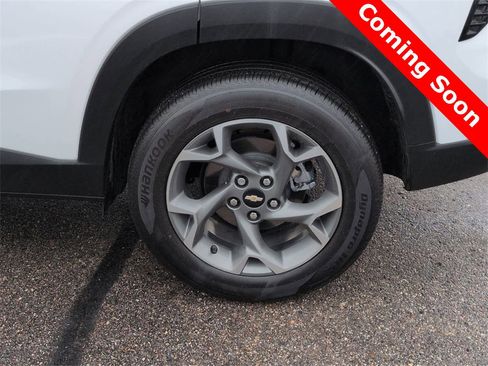 Used 2024 Chevrolet Trax LT w/ LT Convenience Package image 13