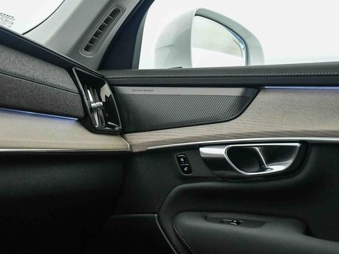 Certified 2025 Volvo XC90 B6 Plus w/ Protection Package Premier image 29
