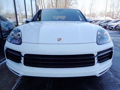 Used 2020 Porsche Cayenne image 2