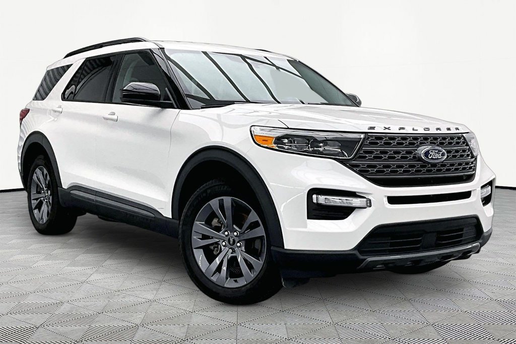 Certified 2024 Ford Explorer XLT w/ Equipment Group 202A AWD/4WD image 12