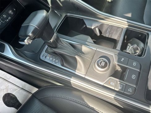 Used 2024 Kia Sorento S image 23