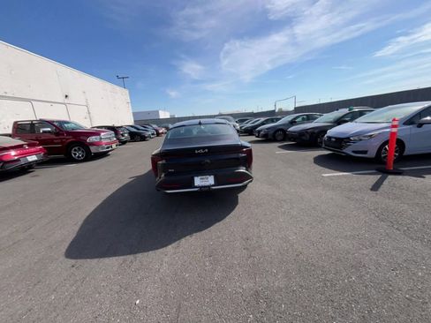Used 2025 Kia K4 LXS image 16