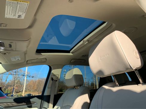 Used 2022 Buick Enclave Avenir w/ Avenir Technology Package image 28