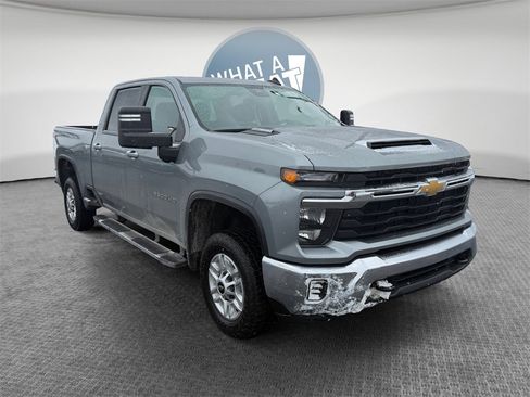 Used 2024 Chevrolet Silverado 2500 LT image 1