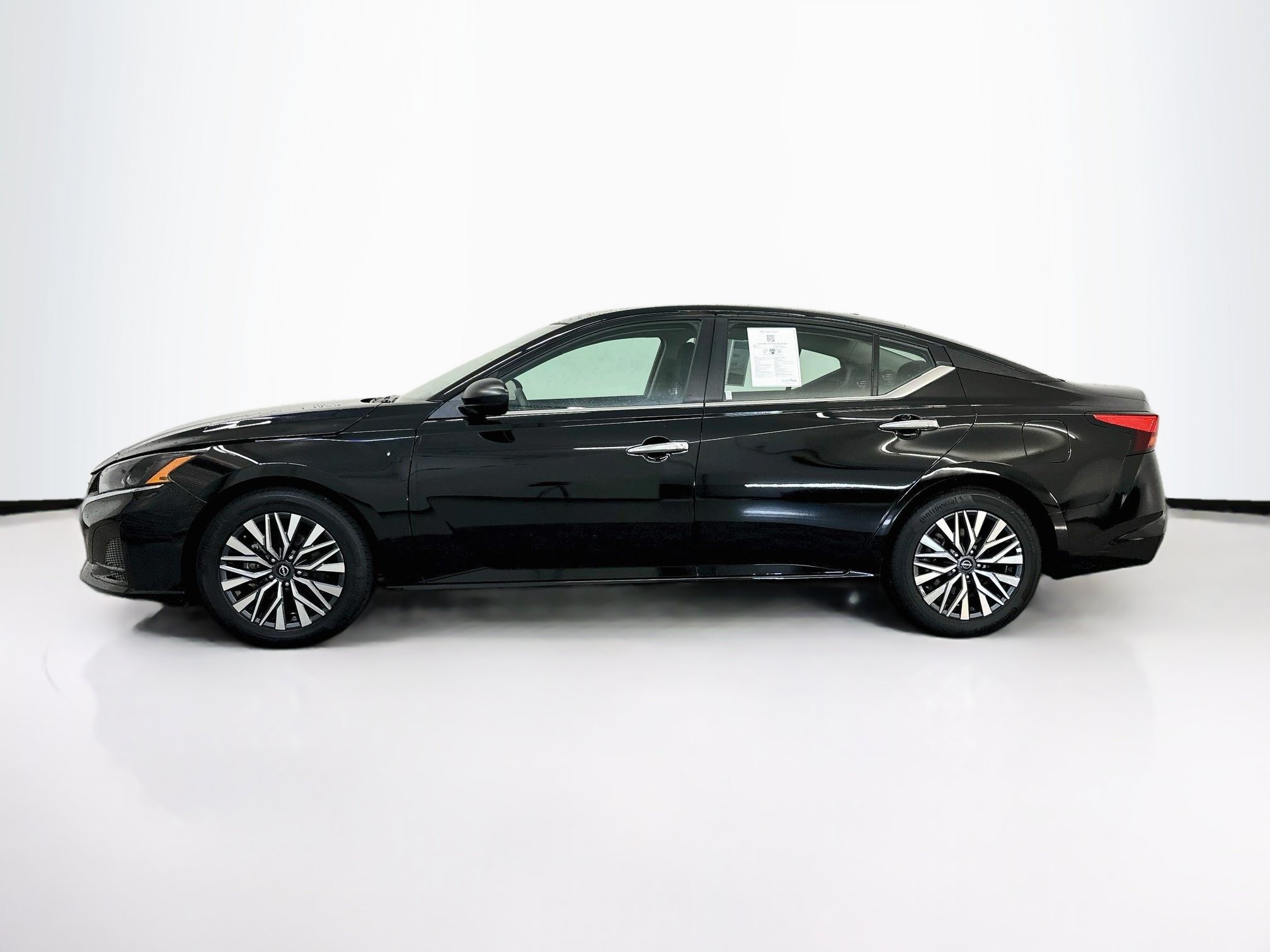 Used 2025 Nissan Altima 2.5 SV FWD image 4