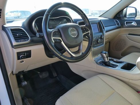 Used 2020 Jeep Grand Cherokee Laredo image 22