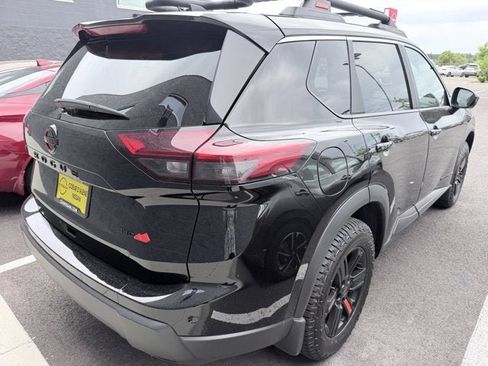 Used 2026 Nissan Rogue SV AWD/4WD image 4