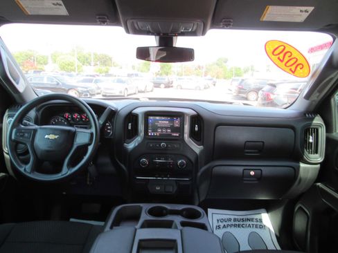 Used 2020 Chevrolet Silverado 1500 Custom w/ Custom Value Package AWD/4WD image 23