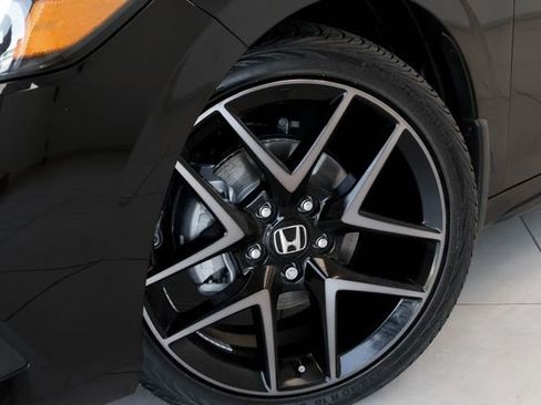 Used 2024 Honda Civic Sport Touring image 2