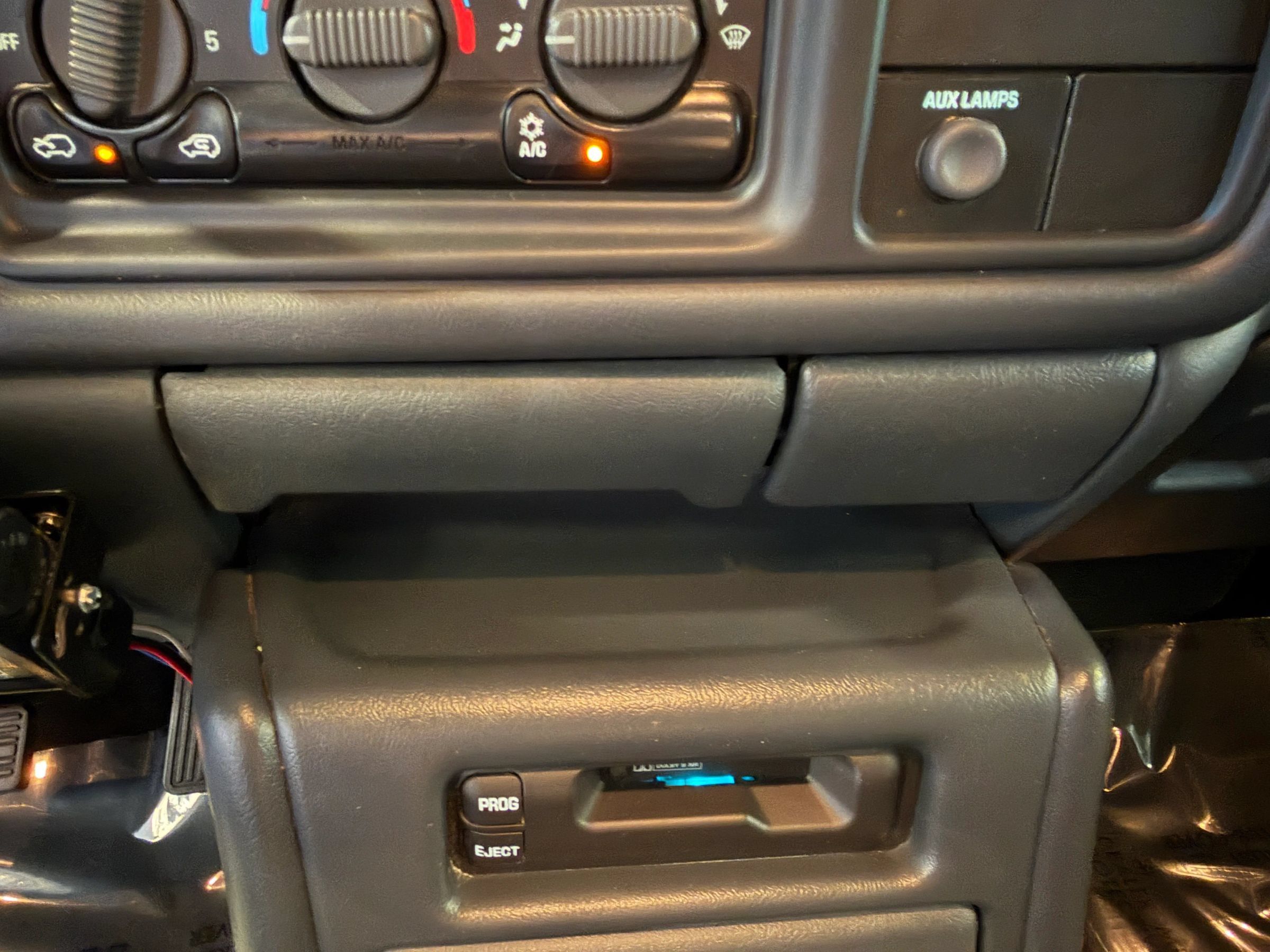 Used 2002 GMC Sierra 2500 4x4 Crew Cab HD w/ Snow Plow Prep Pkg image 20