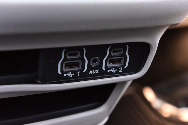 Used 2024 Chrysler Pacifica Touring-L FWD image 17