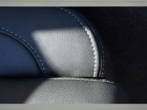 Certified 2025 Volvo XC40 B5 Plus w/ Protection Package Premier image 32