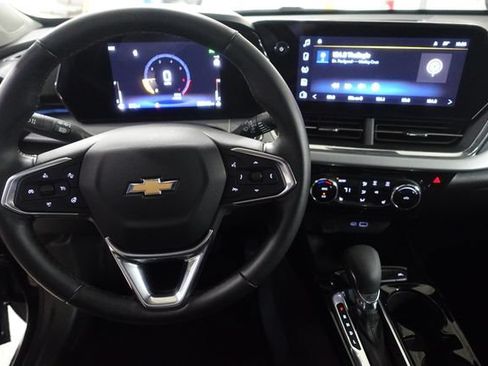 Used 2025 Chevrolet Trax LT w/ Driver Confidence Package FWD image 12
