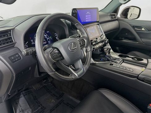 Used 2024 Lexus LX 600 4WD w/ Appearance Package image 11