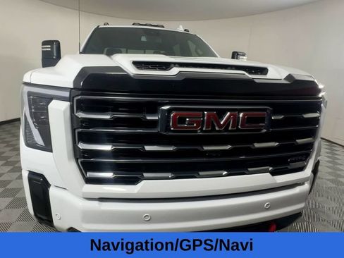 Used 2025 GMC Sierra 3500 AT4 w/ AT4 Preferred Package AWD/4WD image 5