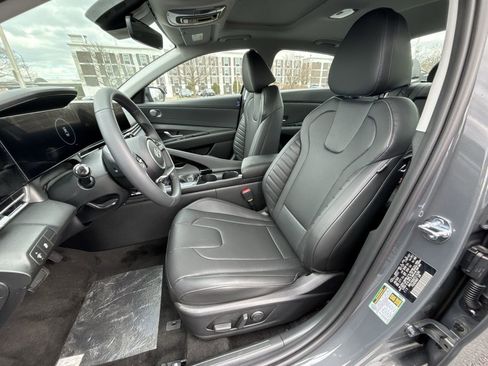 New 2026 Hyundai Elantra Limited FWD image 13