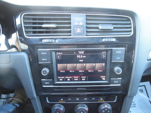 Used 2020 Volkswagen Golf 4-Door image 21