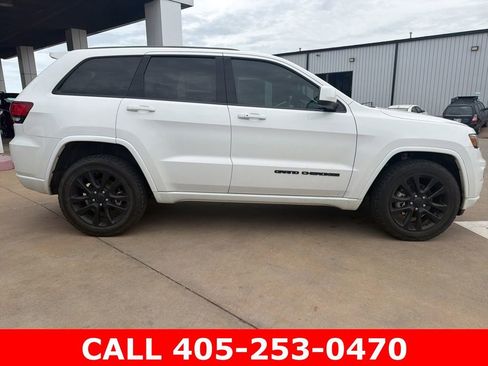 Used 2018 Jeep Grand Cherokee Altitude AWD/4WD image 2