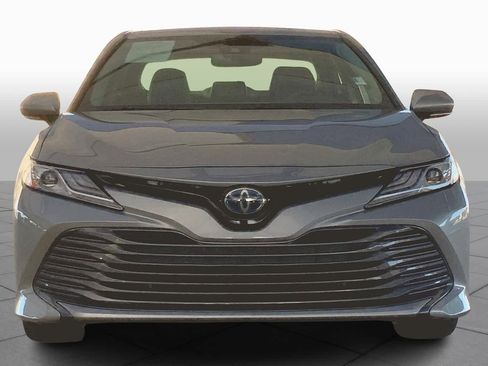 Used 2020 Toyota Camry XLE image 4