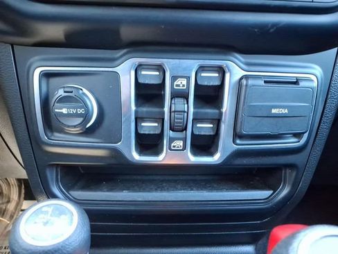 Certified 2023 Jeep Wrangler Unlimited w/ Sun & Screen Package AWD/4WD image 26