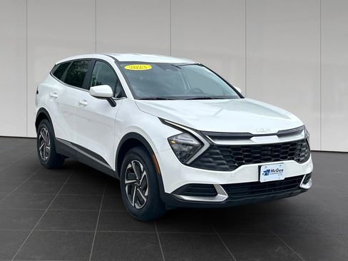 Used 2023 Kia Sportage LX AWD/4WD image 7
