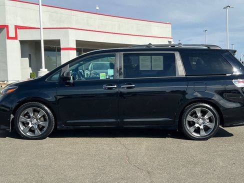 Used 2015 Toyota Sienna SE w/ SE Preferred Package FWD image 9