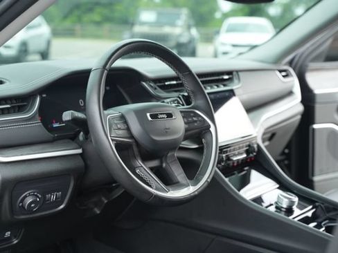 Used 2022 Jeep Grand Cherokee Limited AWD/4WD image 28
