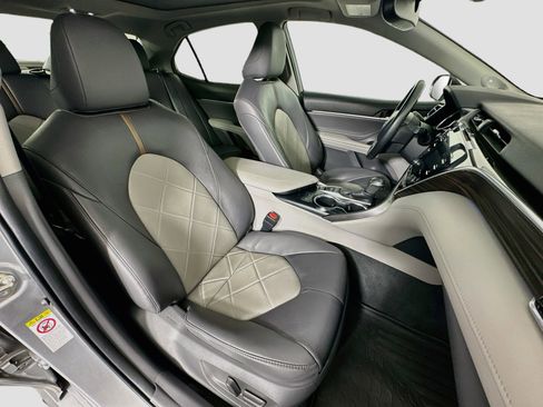 Used 2018 Toyota Camry XLE w/ Driver Assist Package FWD image 32