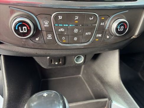 Used 2018 Chevrolet Traverse LT image 17