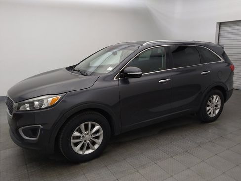 Used 2018 Kia Sorento FWD image 2