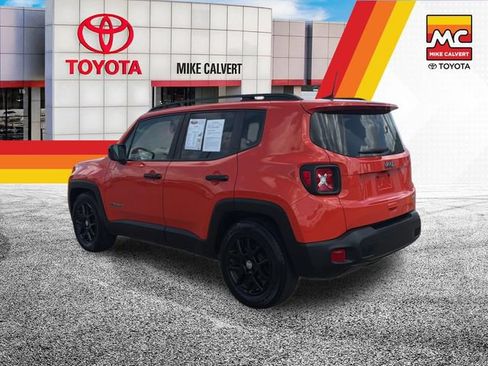 Used 2020 Jeep Renegade Latitude FWD image 3