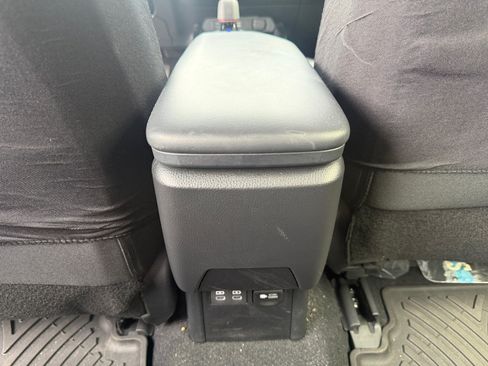 Used 2025 Toyota Prius Plug-In Hybrid FWD image 30