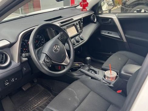 Used 2018 Toyota RAV4 LE image 2