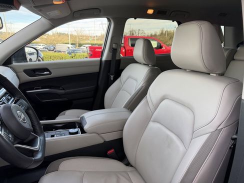 Used 2022 Nissan Pathfinder SL image 14