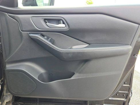 Used 2025 Nissan Rogue SV AWD/4WD image 7