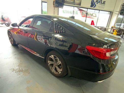 Used 2018 Honda Accord EX image 5