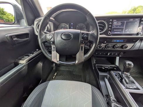 Used 2021 Toyota Tacoma TRD Off-Road w/ Technology Package AWD/4WD image 15