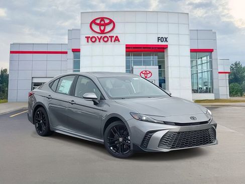 New 2026 Toyota Camry SE image 1