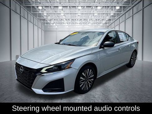Certified 2025 Nissan Altima 2.5 SV FWD image 3