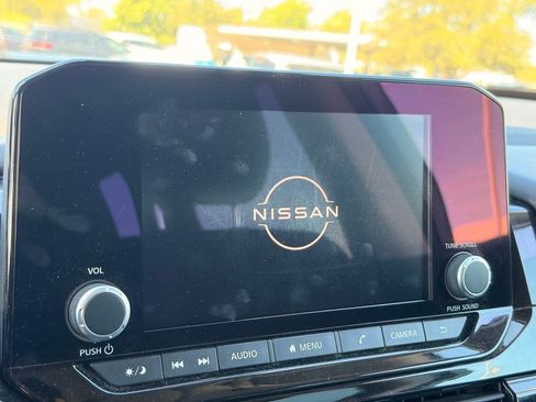 Certified 2025 Nissan Pathfinder SV FWD image 21