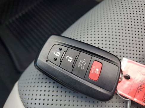 Used 2020 Toyota RAV4 Limited AWD/4WD image 29