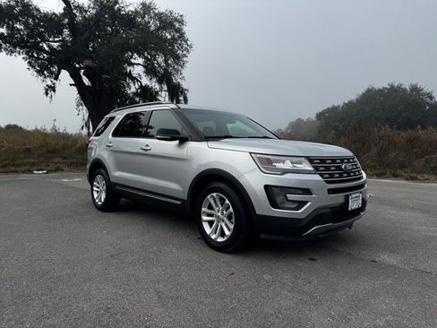 Used 2016 Ford Explorer XLT w/ Equipment Group 202A image 7